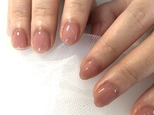 お仕事にもOK！シンプル好きな大人の女性にはワンカラーでちゅるん♪とした綺麗な爪先に。他店オフ込¥7700