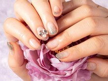 ネイル アンド ボディ ローサ(ROSA)/大きめストーン＆フラッシュラメ