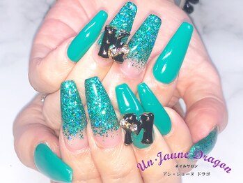 アン ジョーヌドラゴ/【ロングネイル】緑ネイル
