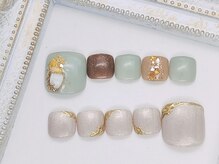 ネイル アンド アイラッシュ虹の雰囲気（フットネイルもデザインいっぱい！）