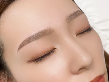 アイブロウズ(i brows.)の写真/数少ないオーダーメイド眉が叶うサロン♪外国人のような立体的なふさっと眉で今風の垢抜けたお顔に★