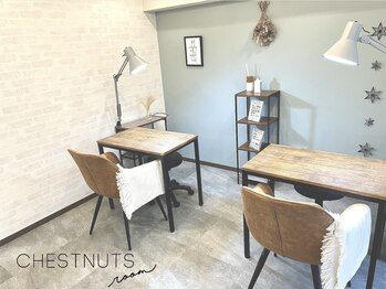 チェスナッツルーム(Chestnuts room)