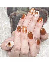 マヌスキュア/ブラウンチェックフラワーネイル