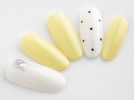 大人可愛いシンプルネイル