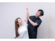 名古屋栄で肩こりと腰痛にリンパマッサージと骨盤矯正で姿勢改善する女性用整体院