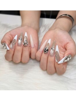 ヒカリセンター(HIKARI CENTER)の写真/【深爪や短い爪にお悩みの方へ】自然な長さだしでコンプレックス解消◎スラリと細く美しい憧れの手元へ♪