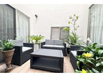 ツキ(TUKI+)/人目を気にする事なく寛げる中庭