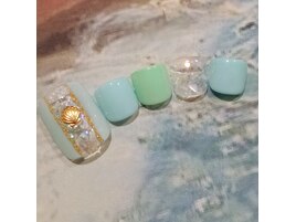 シェルキラキラフットネイル