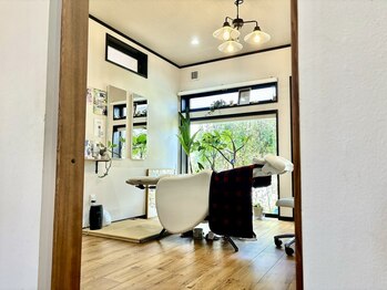 アイラッシュ ヒナタ(eyelash hinata)の写真/小顔マッサージで目元すっきり！心地よいマッサージでお顔全体をほぐします♪心も体もリフレッシュ☆