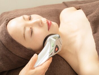 ビーアンドアイ NAGOYA店(B&I)の写真/【毛穴の黒ずみ/ニキビ/シミ/シワ/たるみケア/小顔】お肌のお悩みご相談ください◎艶のある水光肌へ*