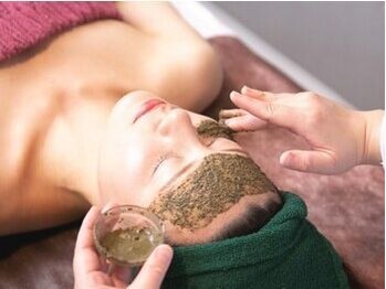 ハーバル 新宿店(HERBAL)の写真/【ニキビケア/シミ改善/毛穴洗浄】少ない回数で終了するのは《剥離ありハーブピーリング》凸凹肌改善！