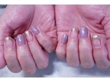 プチリリィ(Petit Lily)/ラメホロフレンチが魅力的