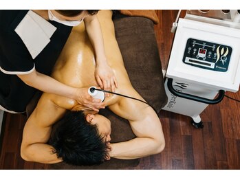 ワイズメン 新宿店(Y's Men)/肩回りもほぐしながら施術