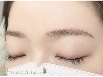 フレックル(freckle)/ふんわり柔らか美人眉
