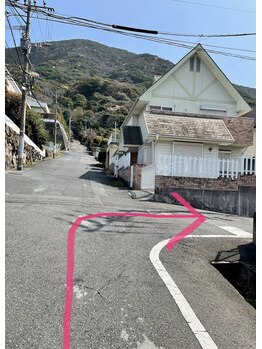 スウィートボディ(Sweetbody)/坂を上がって右に曲がる所です