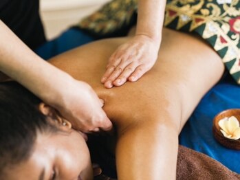シュプレムバリヒーリングエステティック(Supreme Bali Healing Esthetic)の写真/《インドネシア政府認定インストラクター》他、12種もの資格を持つ知識豊富なオーナーが、施術いたします◎