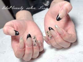 フレンチ月ネイル