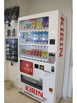 エムエフ クラブ 金沢文庫店(MF CLUB)/自動販売機もございます。