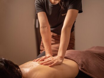 ティヨール 阪神梅田本店(TILLEUL)の写真/【女性限定★オイルトリ-トメントBody60分¥8140】筋肉の深部までぐ～っと流す!独自手技&落ち着いた個室空間
