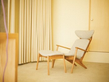 アンバ(anba)の写真/他とは被らないデザインでシンプルの中にさりげないオシャレを、ワンランク上のシンプルネイルをanbaで。