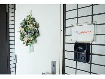 ラマーナ(La Marna)/遊歩道沿いのマンションの一室