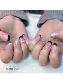 ネイビーフレンチネイル