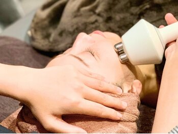 サンク(Thanq)の写真/ほうれい線やたるみケアに人気No1スマスアップ／炭酸ドライヘッドマッサージでキュッと小顔作り◎