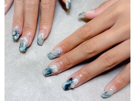 ブルーホワイトモヤモヤネイル