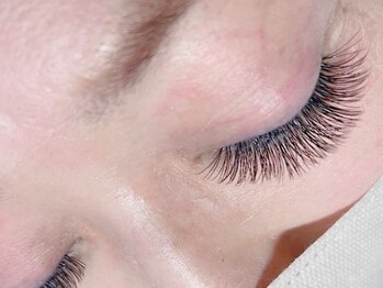 ヴィーナス(VENUS)の写真/根元から自まつ毛の向きを矯正し自然に上向きに仕上げる最新エクステ・ラッシュアップキュア☆モチの良さ◎
