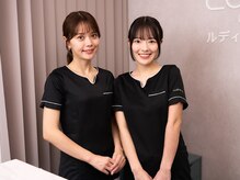 【ご来店・お出迎え】初めての方も過ごしやすい、清潔感のある落ち着いた空間
