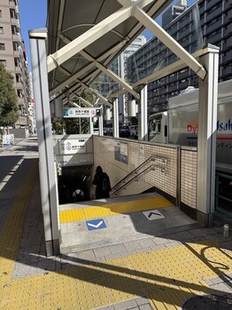 ソルイルナ 麻布十番店(sol y luna)/麻布十番駅1番出口を出ます