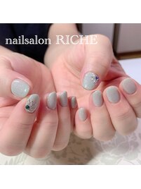 涼しげカラーの夏ネイル