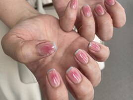 チーク細フレンチネイル