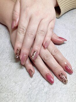 ラグネル(Luxnal)/マグネットヒョウ柄ネイル