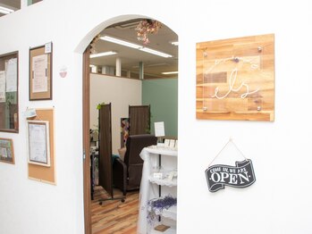 イーリー(ely)/店内入口