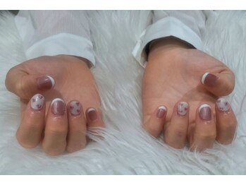 リンダ(Linda)/フレンチネイルにハート