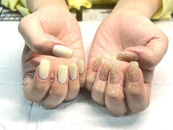 ネイルベースキュウロク(NAILBASE96)/レモンイエローのアシメネイル