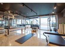 デップ 松山店(DEP)の雰囲気（ピラティスマシンを完備した清潔感のあるおしゃれな空間♪）