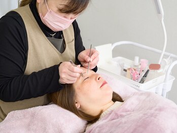 アドラブル バイ ラッシュアンドブロウ(Adolovele by lash&blow)/施術風景