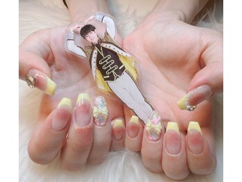 ジャスミン(Jasmine)/チークフレンチネイル