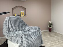 ファムシェリー(Fam cherie)の雰囲気(落ち着いた色合いの店内、ゆったりした時間をお過ごし頂けます♪)