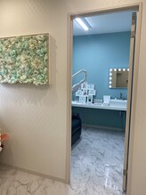 ホワイトマジック(White Magic)/個室1入口