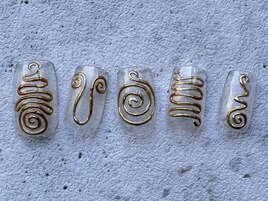 アクセサリー風手描きネイル
