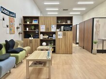 エクティブ整体院の雰囲気（清潔感のある院内☆アートや植物が多くナチュラルな雰囲気です♪）