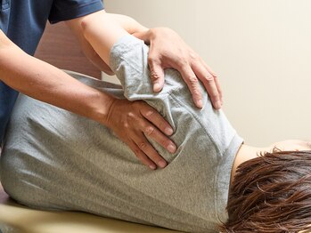 カイロプラクティック 難波中/肩甲骨の調整【整体・肩こり】