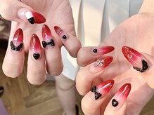 ネイルマフィア 原宿(NAIL MAFIA)/赤グラデ×黒パーツ