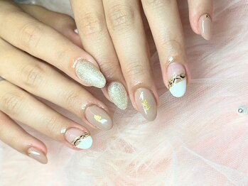 大人ベージュ×ホワイト上品