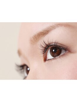 ナチュラル上品な目元にしたい