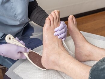 Dr.ネイル爪革命 静岡沼津店の写真/【かかと乾燥】触れただけでも 『柔らかくなってる』と違いのわかるかかとの角質ケアを受けてみませんか？