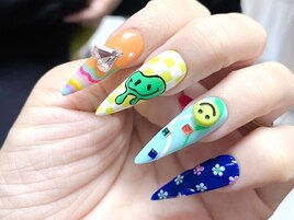 フレンチガーリーネイル
